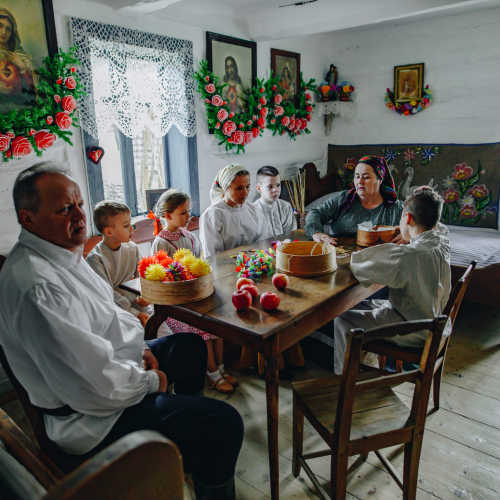 Cztery pory roku u Lachów Szczyrzyckich - film dokumentalny o tradycjach i zwyczajach w regionie